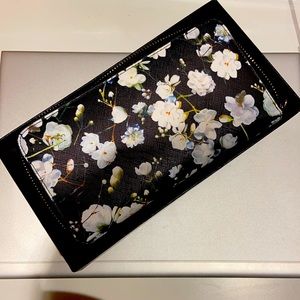 Flower print long wallet